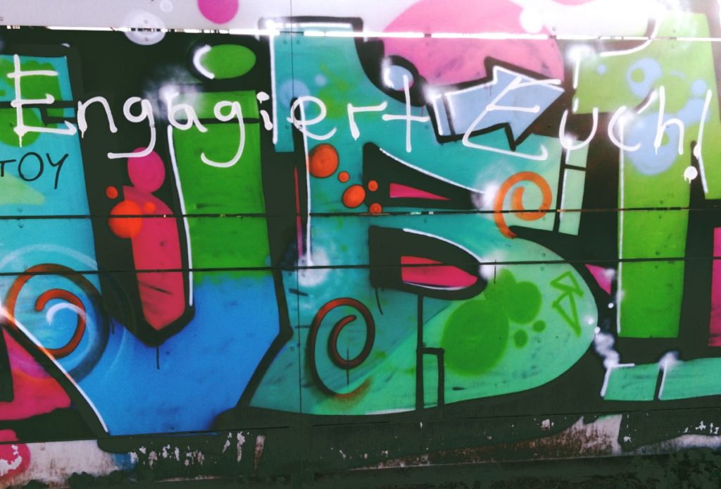 Bunte Graffiti mit Text Engegiert Euch! Värikäs graffiti saksankielinen teksti ryhtykää toimimaan